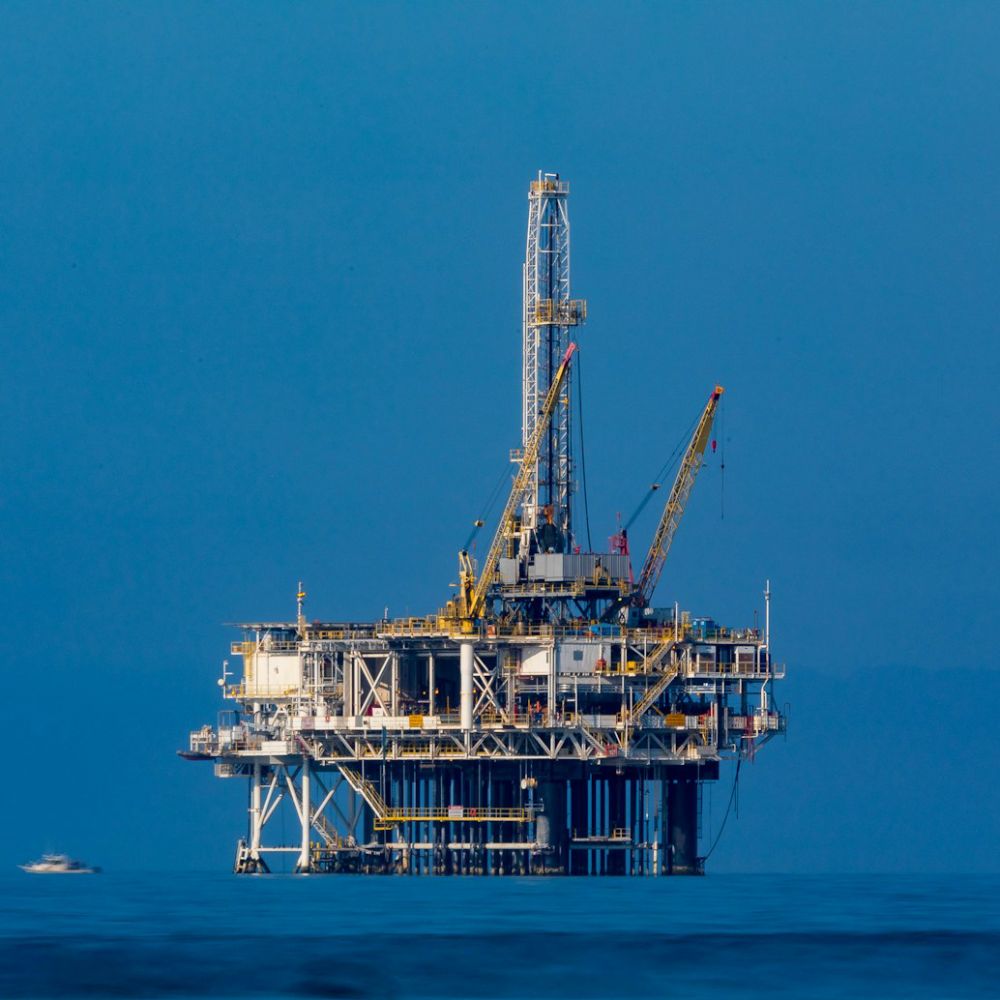 Advanced oil rig in the ocean
